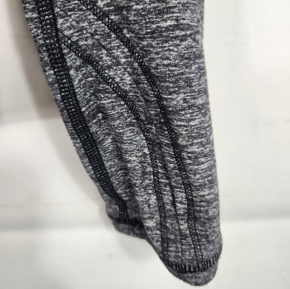 Lululemon Athleisure Star Runner Long Sleeve Slim Top in Black Heathered Gray 8 - Picture 6 of 9